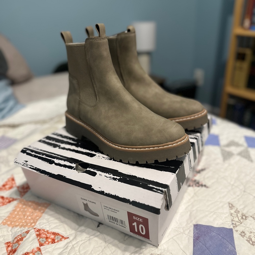 Tan DV by Dolce Vita Chunky Chelsea Boots size 10